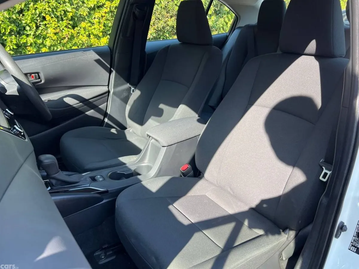 Toyota Corolla Saloon, Petrol Hybrid, 2020, White