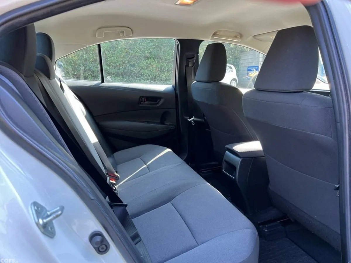 Toyota Corolla Saloon, Petrol Hybrid, 2020, White