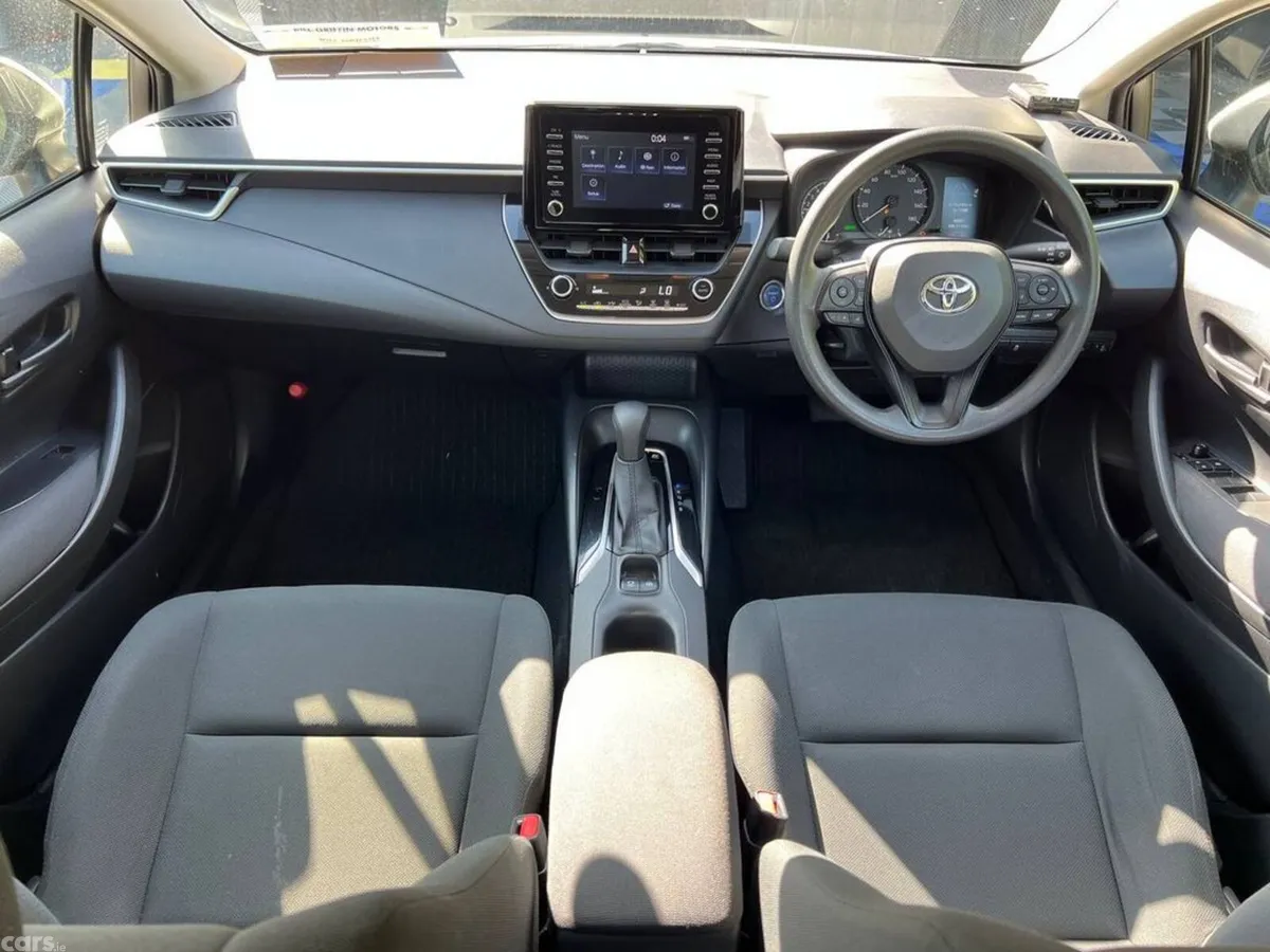 Toyota Corolla Saloon, Petrol Hybrid, 2020, White