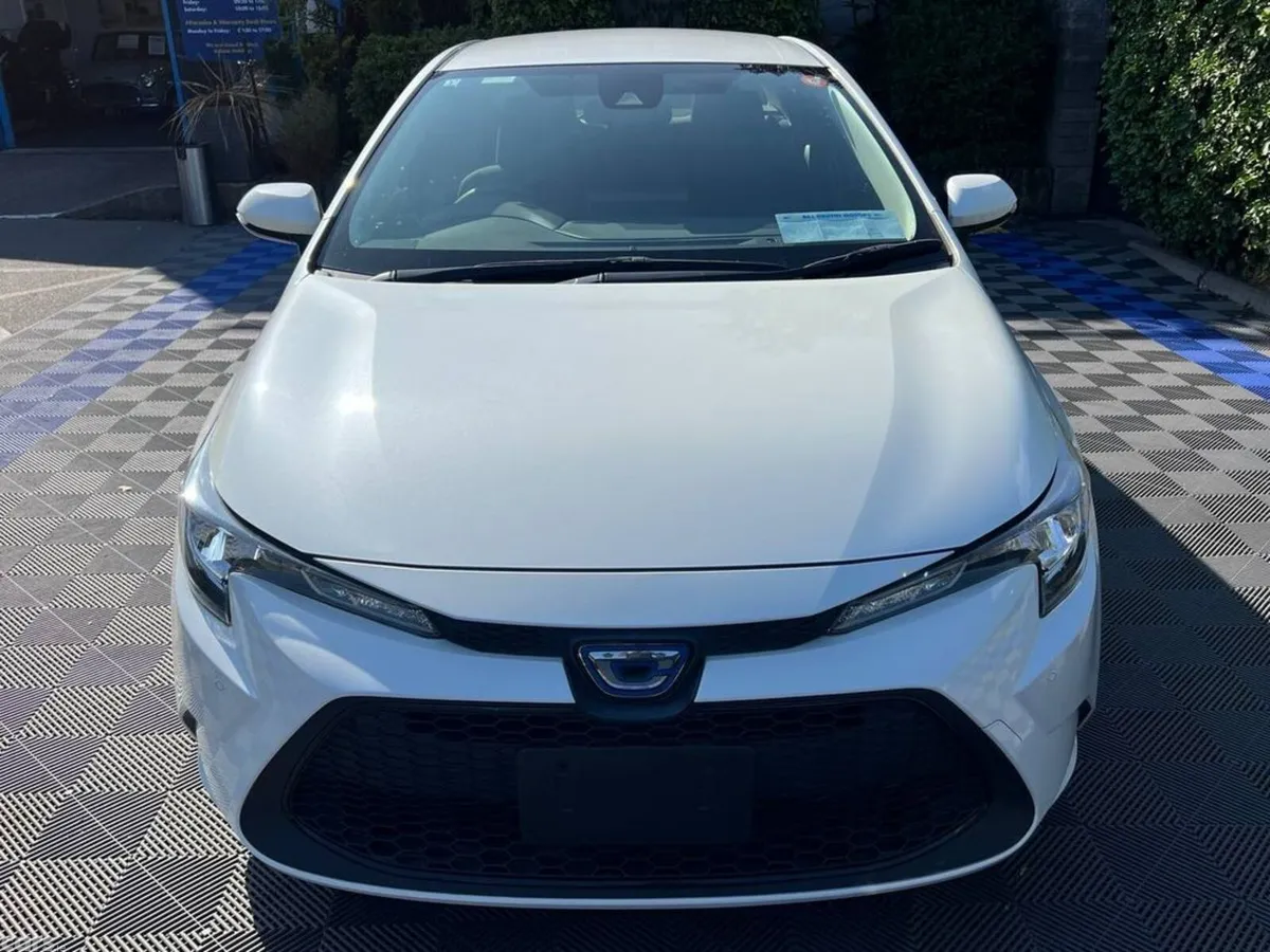 Toyota Corolla Saloon, Petrol Hybrid, 2020, White