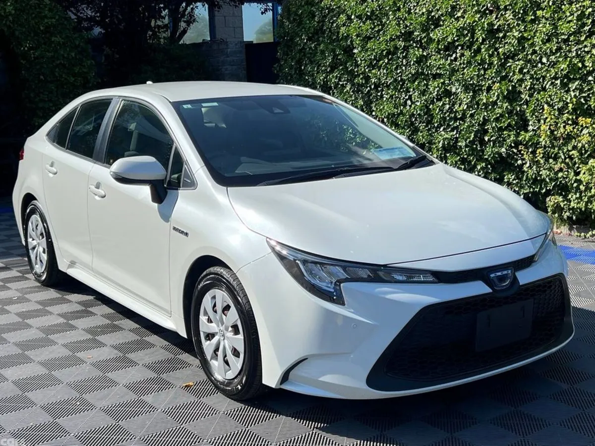 Toyota Corolla Saloon, Petrol Hybrid, 2020, White