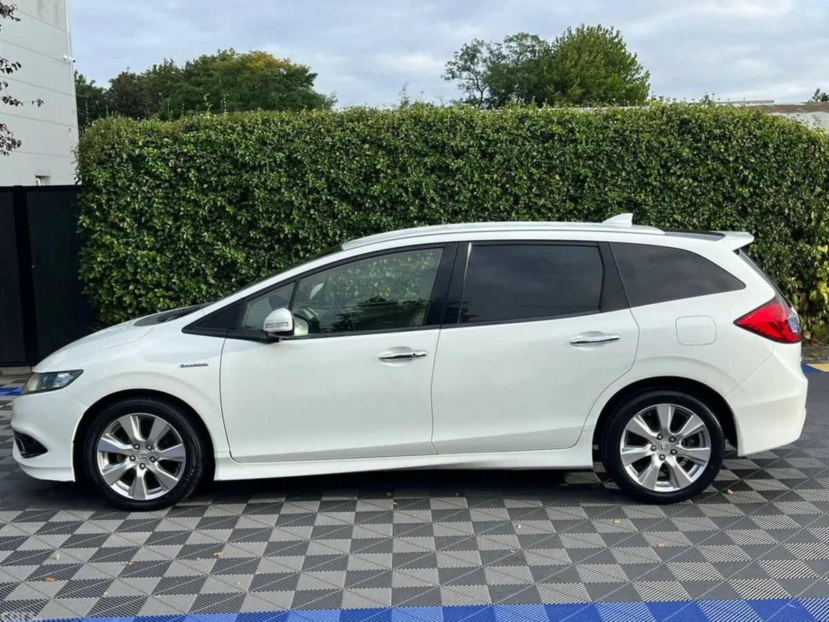 Honda Jade MPV, Petrol Hybrid, 2015, White