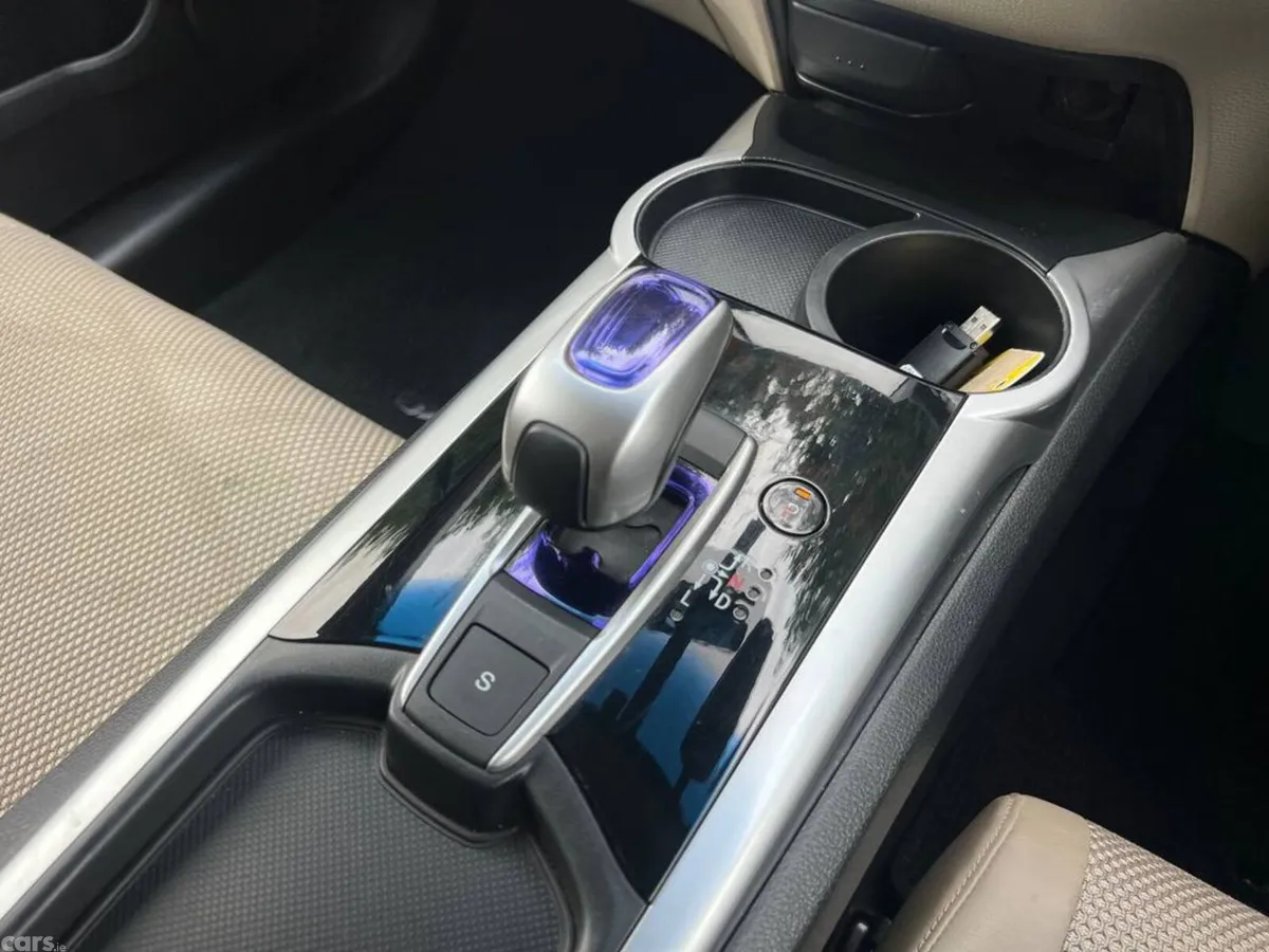 Honda Jade MPV, Petrol Hybrid, 2015, White