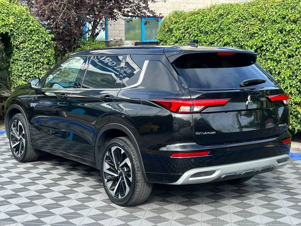Mitsubishi Outlander SUV, Petrol Hybrid, 2023, Black