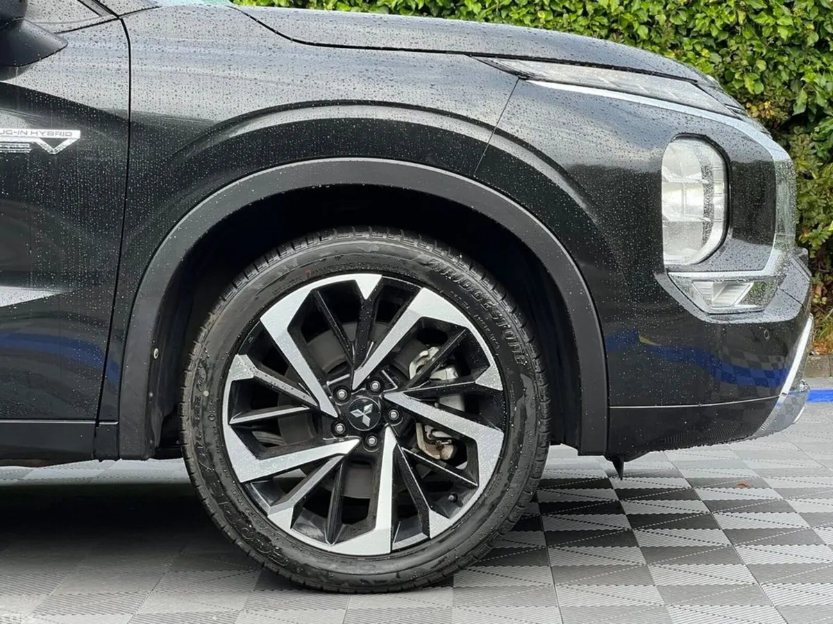 Mitsubishi Outlander SUV, Petrol Hybrid, 2023, Black