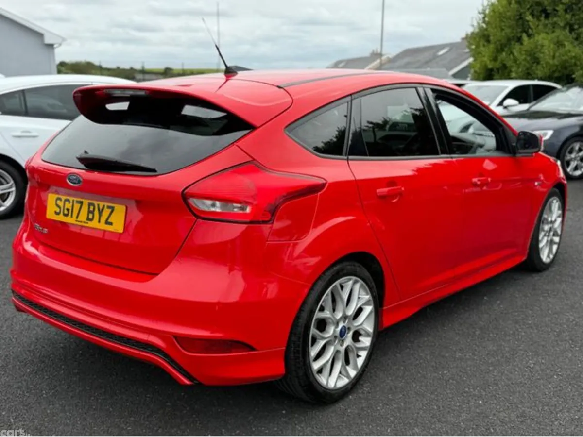 Ford Focus Hatchback, Diesel, 2017, Red