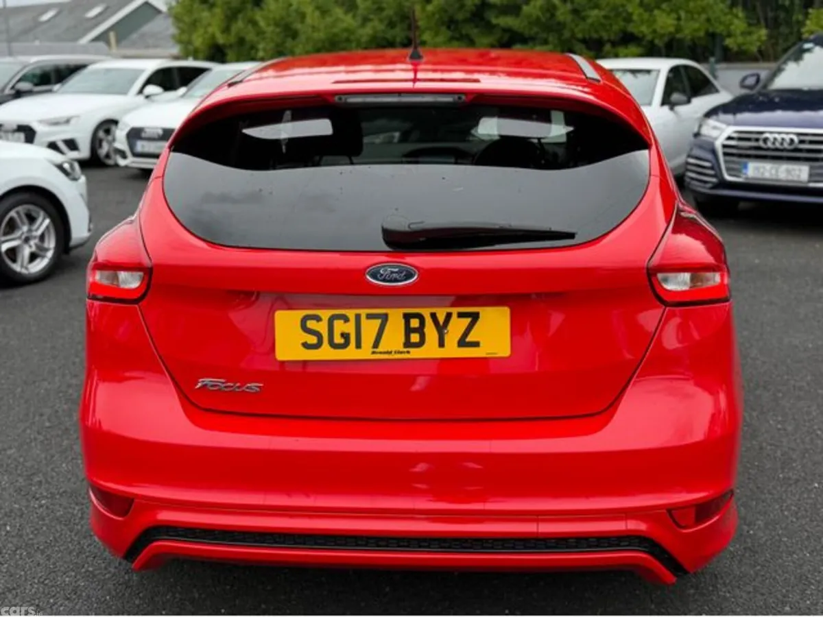 Ford Focus Hatchback, Diesel, 2017, Red