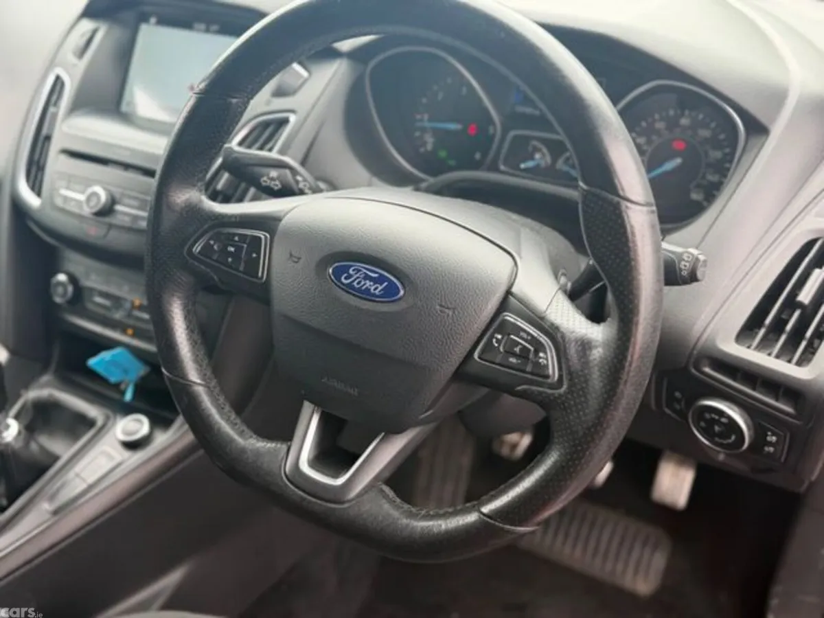 Ford Focus Hatchback, Diesel, 2017, Red