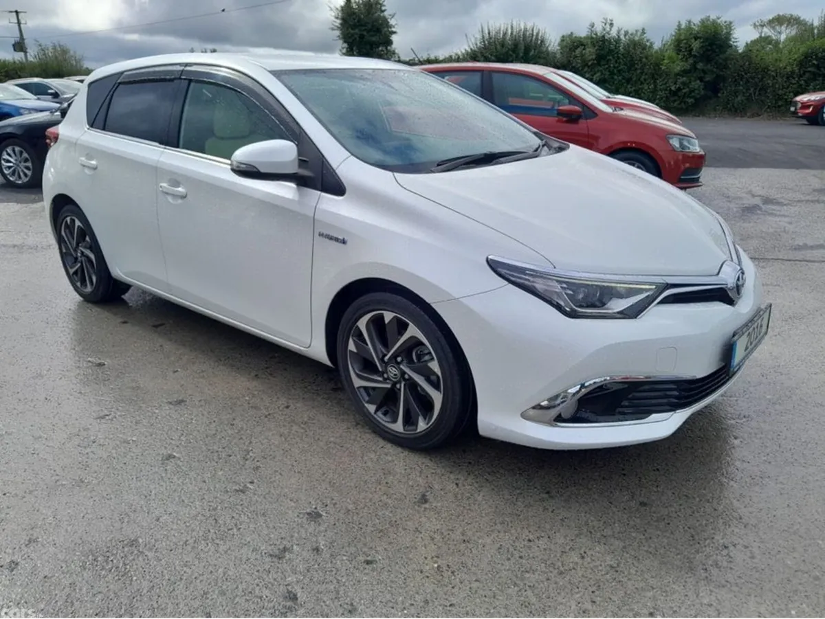 Toyota Auris Hatchback, Petrol Hybrid, 2016, White