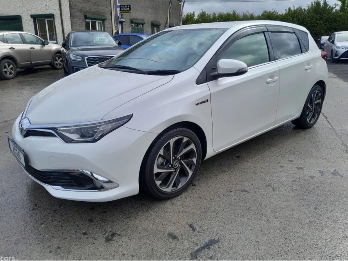 Toyota Auris Hatchback, Petrol Hybrid, 2016, White