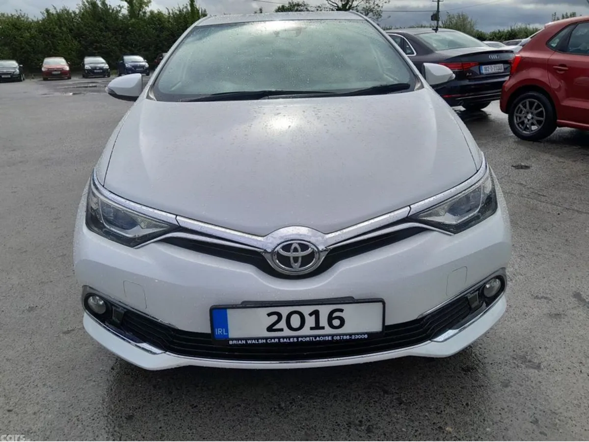 Toyota Auris Hatchback, Petrol Hybrid, 2016, White
