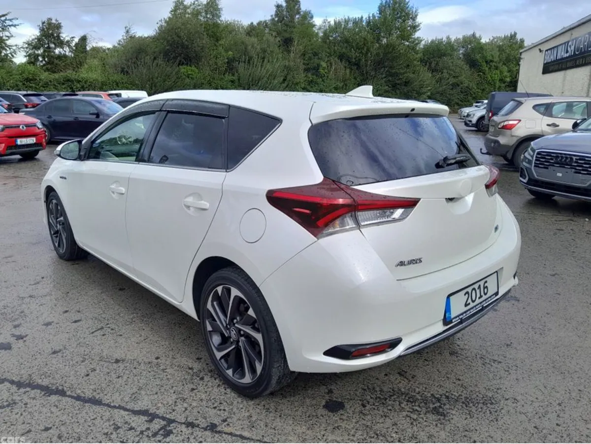 Toyota Auris Hatchback, Petrol Hybrid, 2016, White