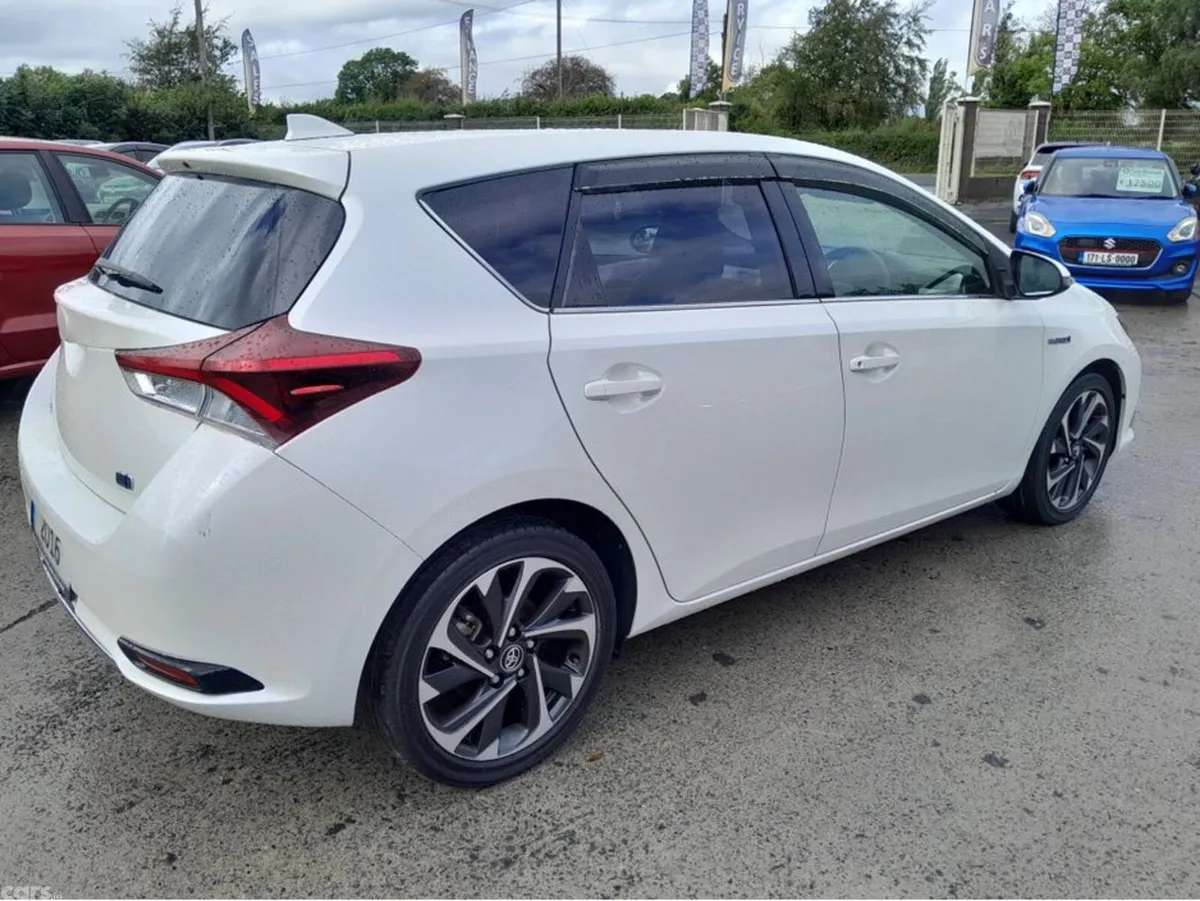 Toyota Auris Hatchback, Petrol Hybrid, 2016, White