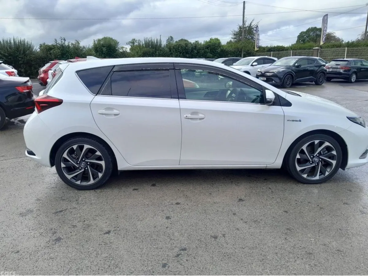 Toyota Auris Hatchback, Petrol Hybrid, 2016, White