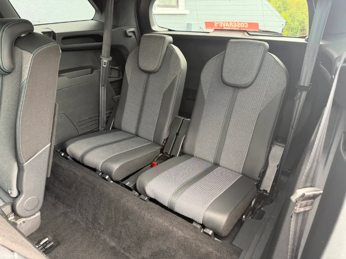 Peugeot 5008 MPV, Diesel, 2024, Grey