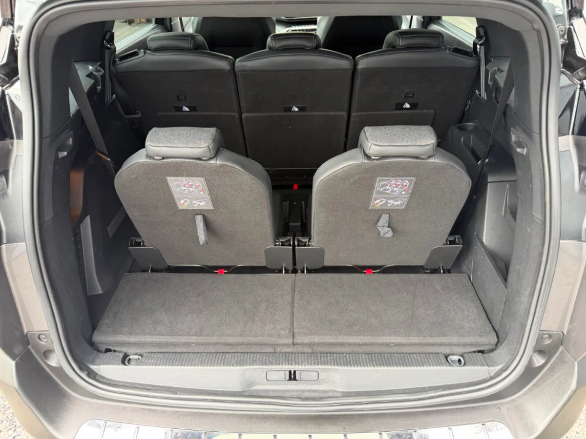 Peugeot 5008 MPV, Diesel, 2024, Grey