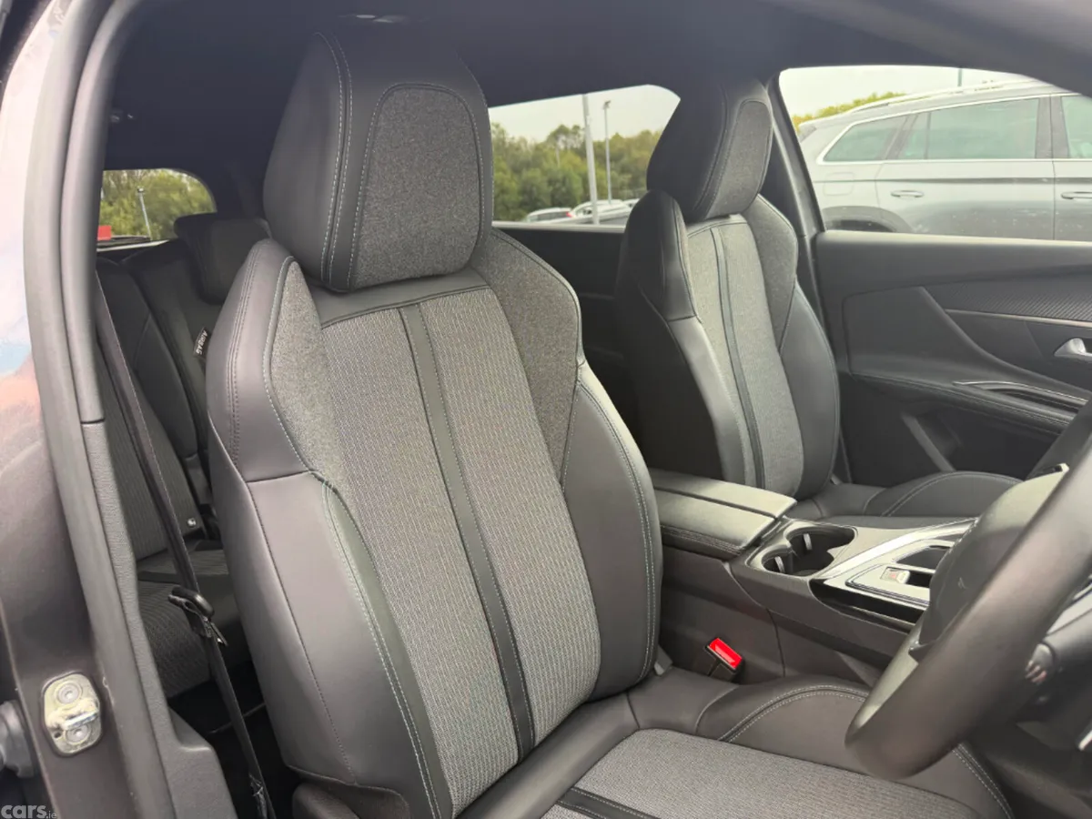 Peugeot 5008 MPV, Diesel, 2024, Grey