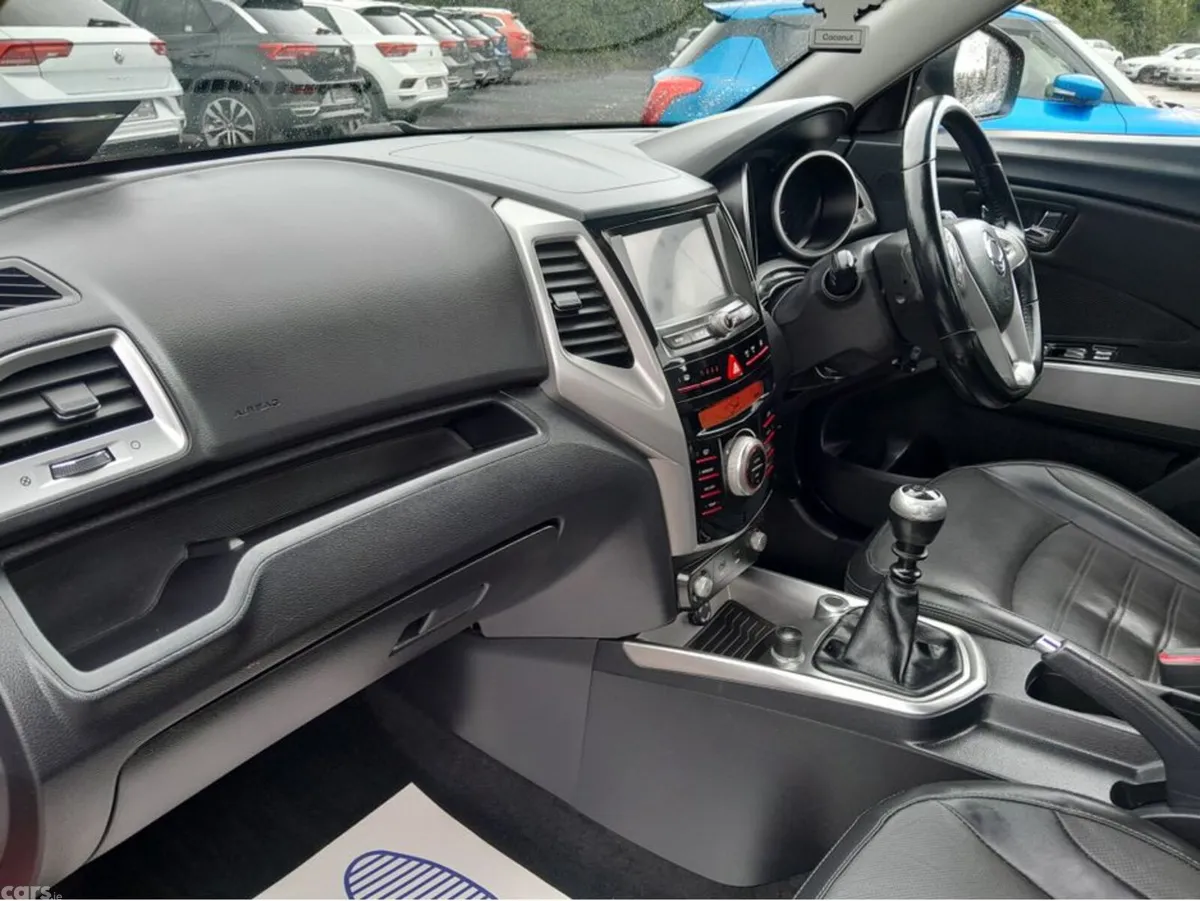 SsangYong Tivoli Hatchback, Diesel, 2016, Red