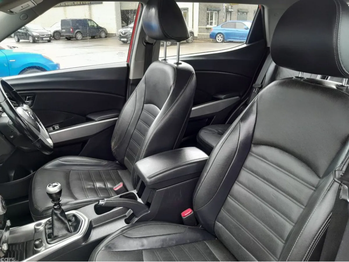 SsangYong Tivoli Hatchback, Diesel, 2016, Red