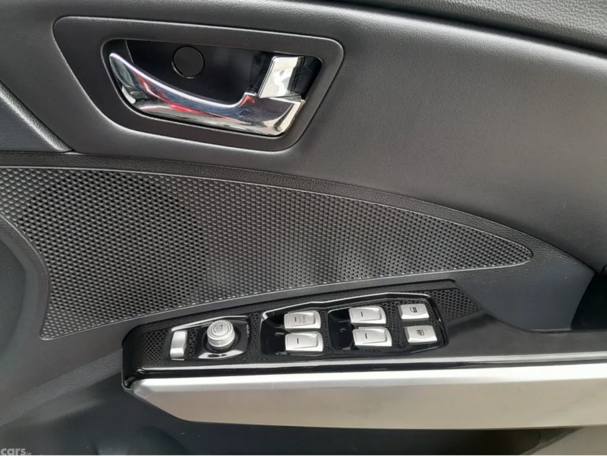 SsangYong Tivoli Hatchback, Diesel, 2016, Red
