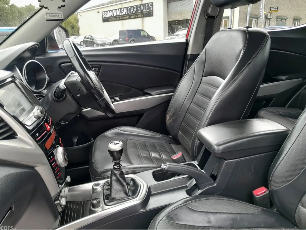 SsangYong Tivoli Hatchback, Diesel, 2016, Red