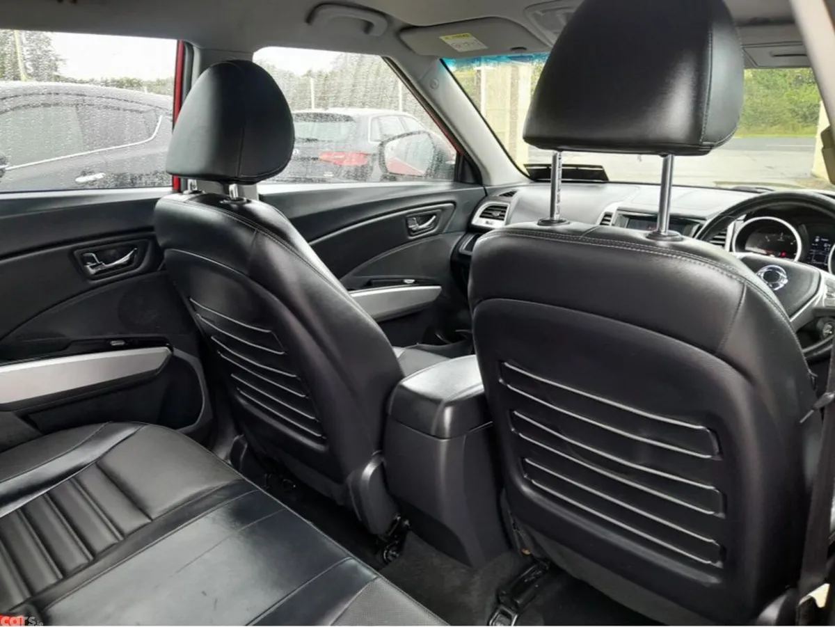 SsangYong Tivoli Hatchback, Diesel, 2016, Red