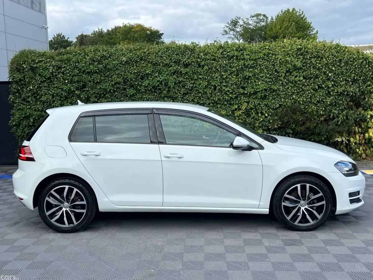 Volkswagen Golf Hatchback, Petrol, 2017, White