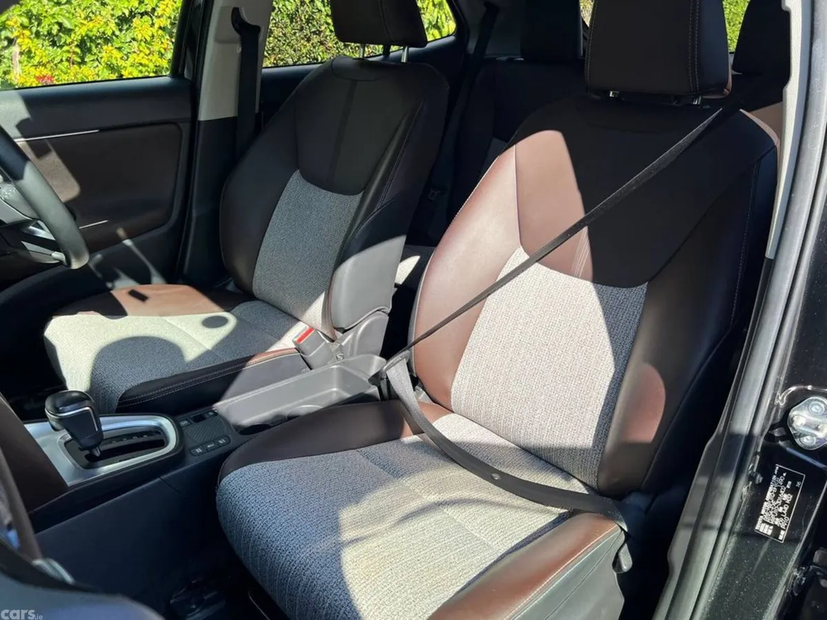 Toyota Yaris Cross Hatchback, Petrol Hybrid, 2021, Black