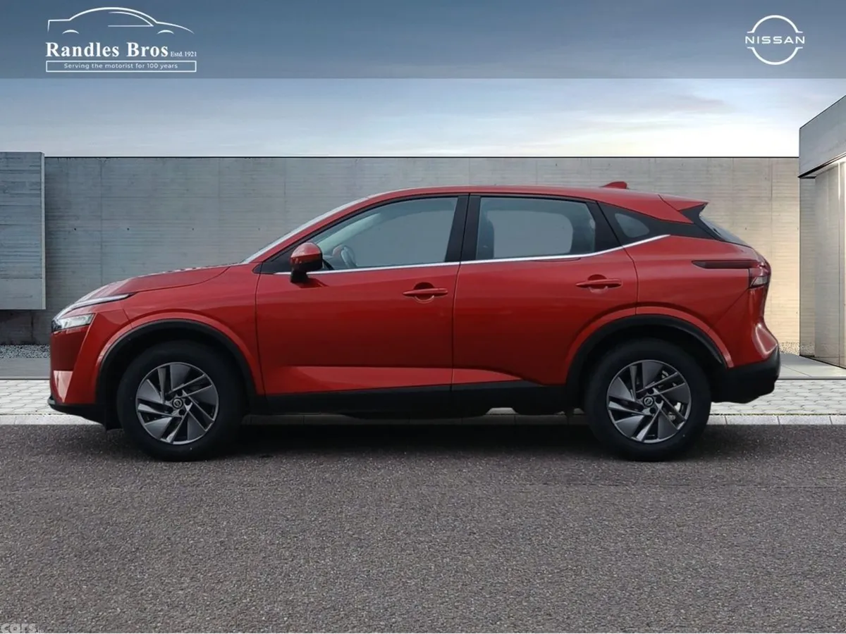 Nissan Qashqai MPV, Petrol, 2021, Red