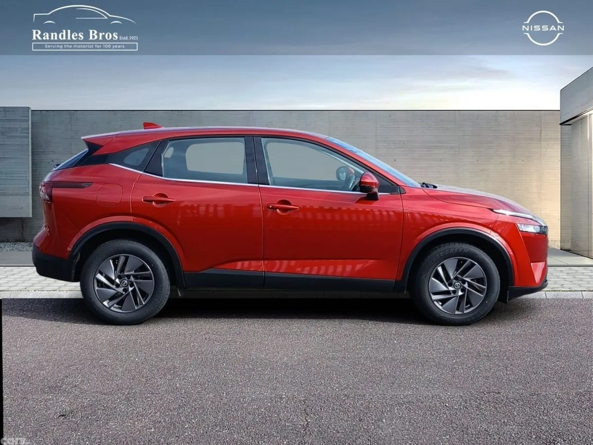 Nissan Qashqai MPV, Petrol, 2021, Red