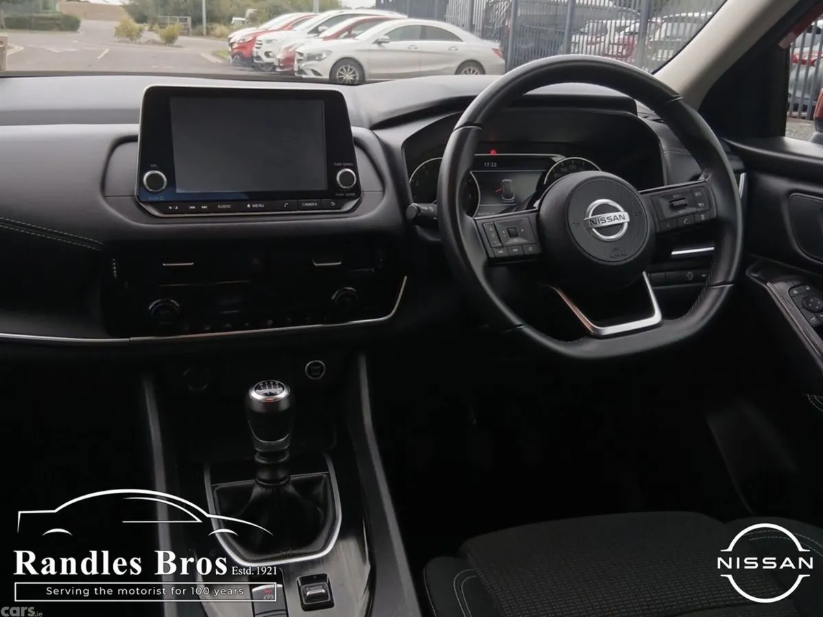 Nissan Qashqai MPV, Petrol, 2021, Red