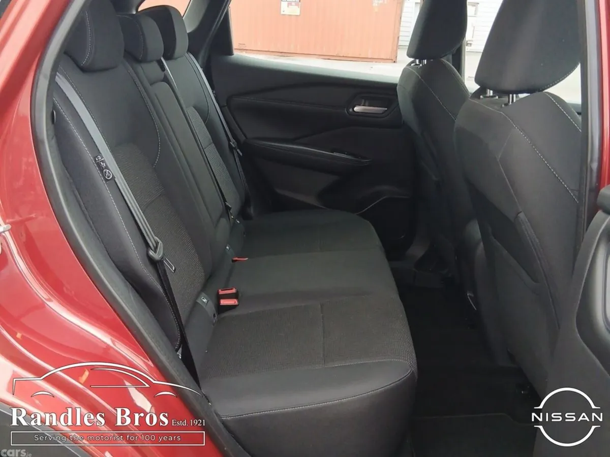 Nissan Qashqai MPV, Petrol, 2021, Red