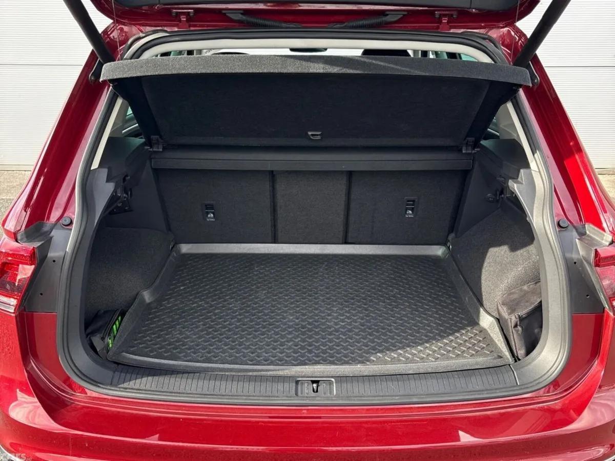 Volkswagen Tiguan SUV, Diesel, 2020, Red