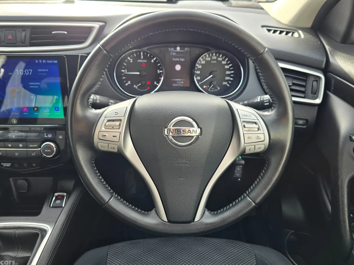 Nissan Qashqai SUV, Diesel, 2016, Silver