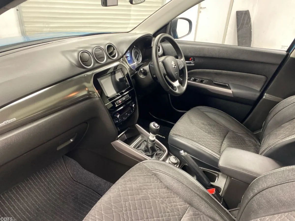 Suzuki Vitara SUV, Petrol, 2023, Blue