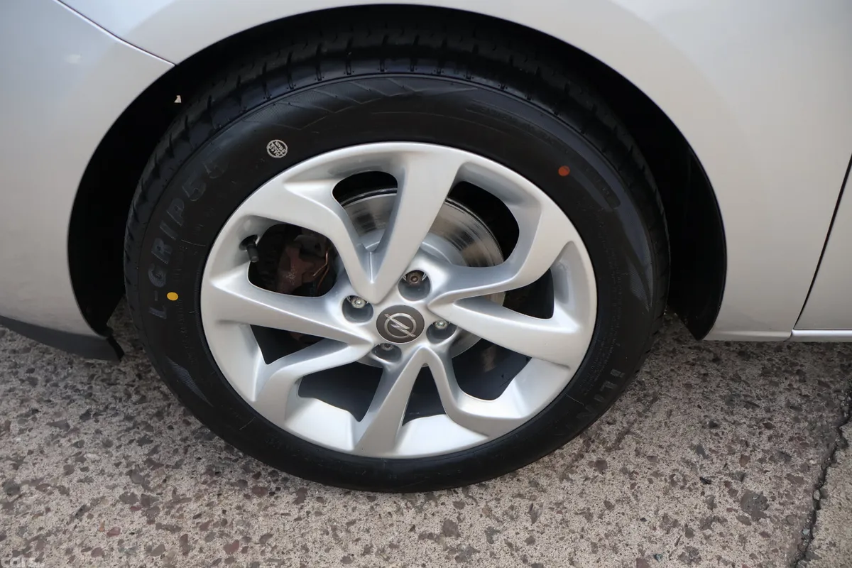 Opel Corsa Hatchback, Petrol, 2016, Silver