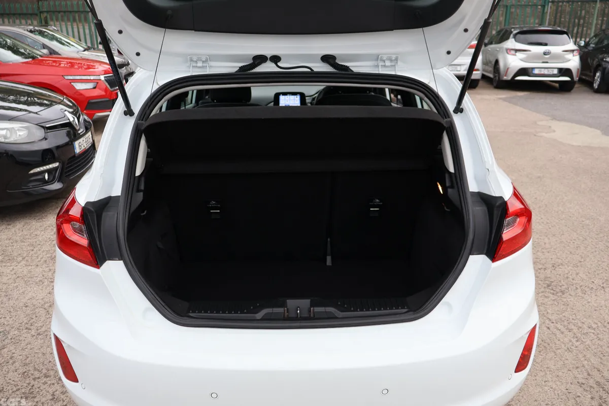 Ford Fiesta Hatchback, Petrol, 2018, White