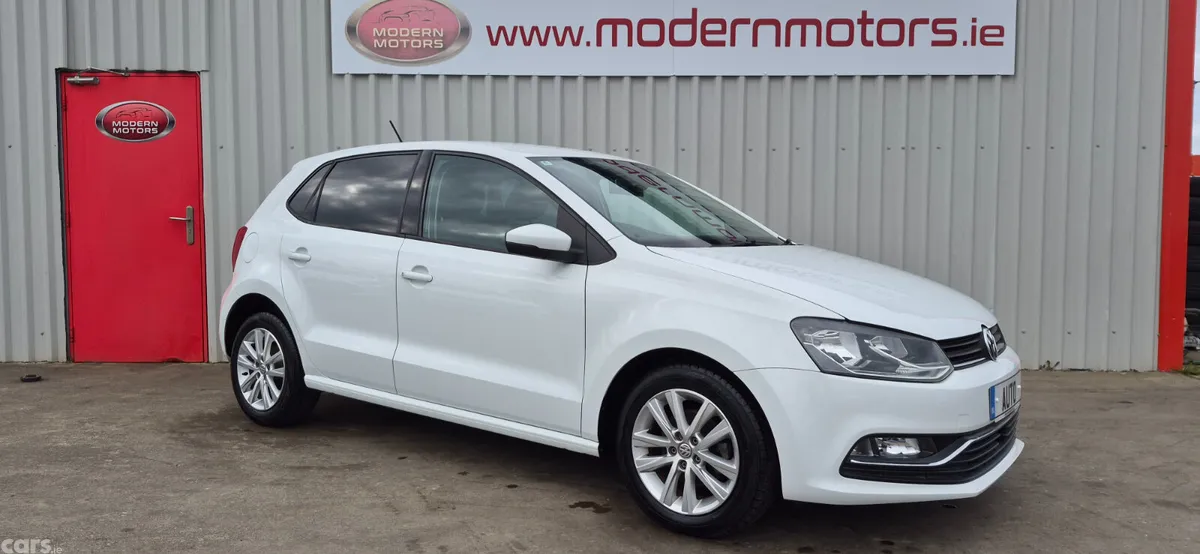 Volkswagen Polo Hatchback, Petrol, 2016, White