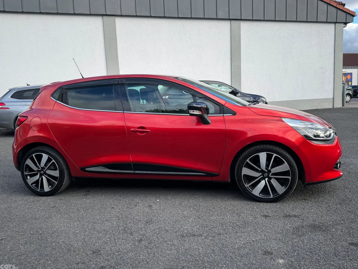 Renault Clio Hatchback, Petrol, 2016, Red
