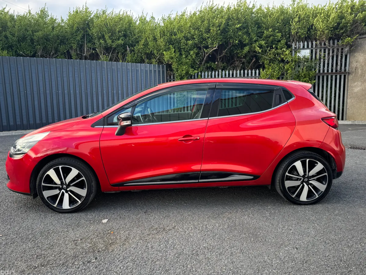 Renault Clio Hatchback, Petrol, 2016, Red