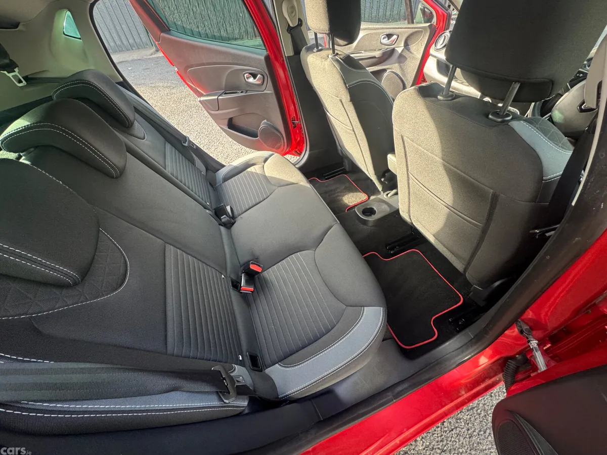 Renault Clio Hatchback, Petrol, 2016, Red