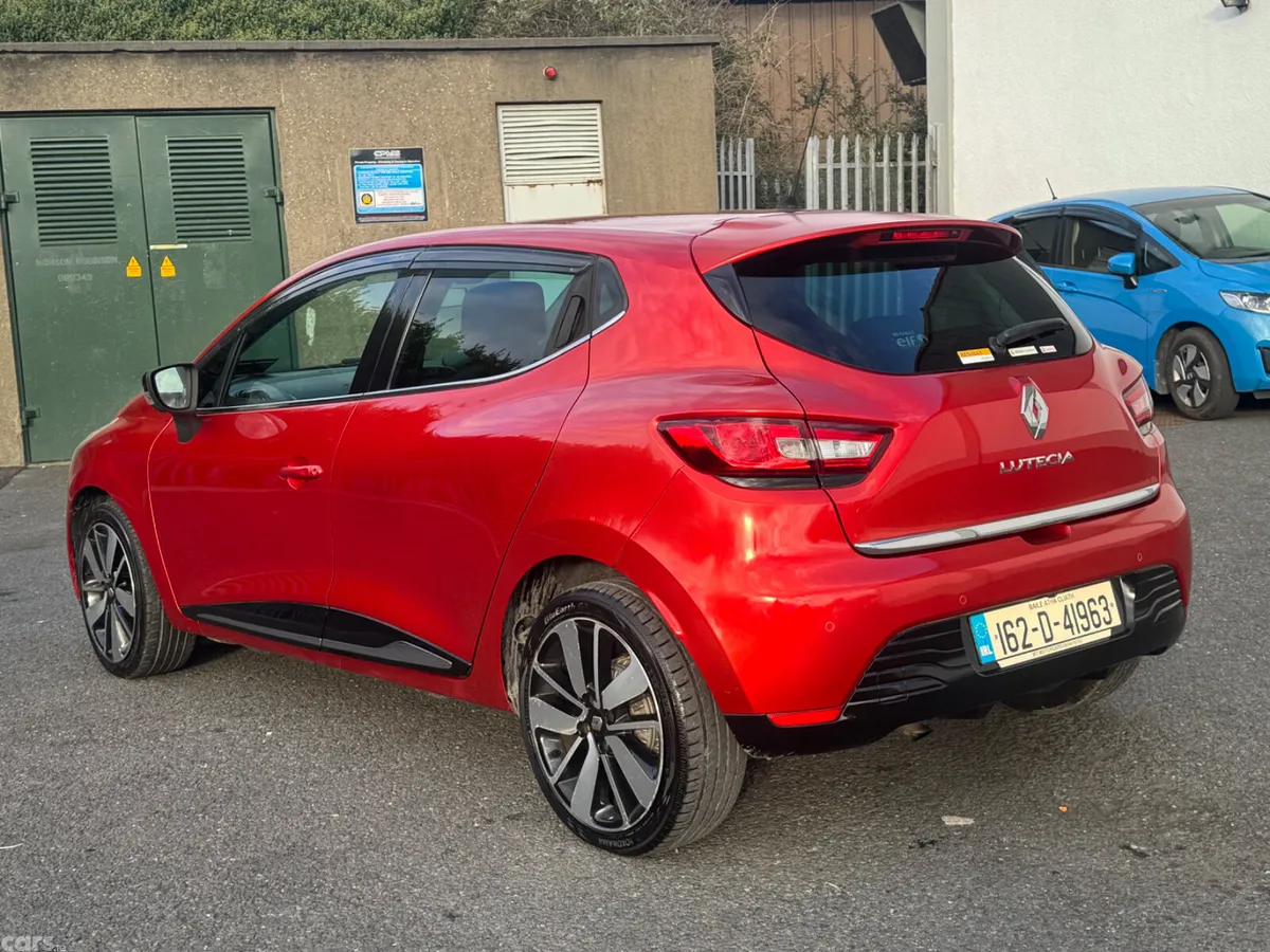 Renault Clio Hatchback, Petrol, 2016, Red