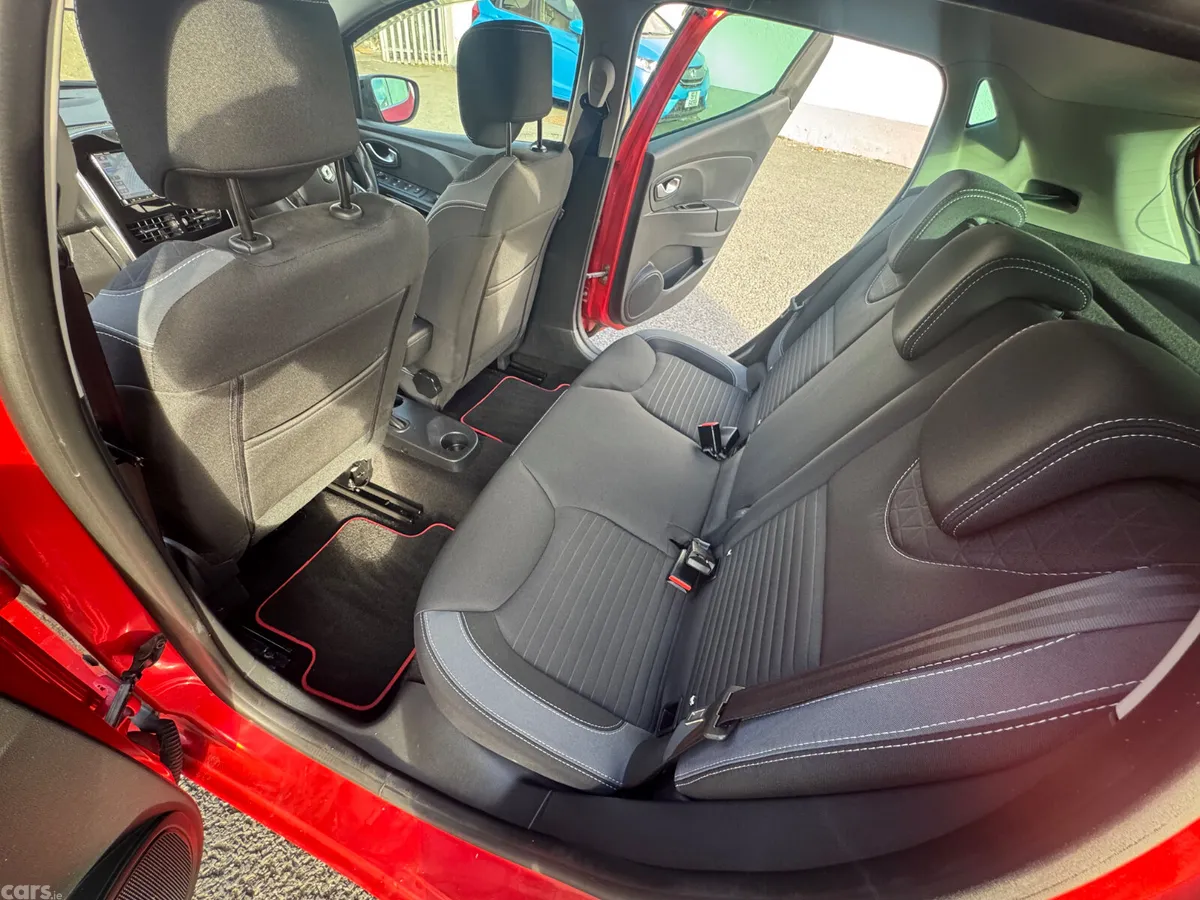 Renault Clio Hatchback, Petrol, 2016, Red