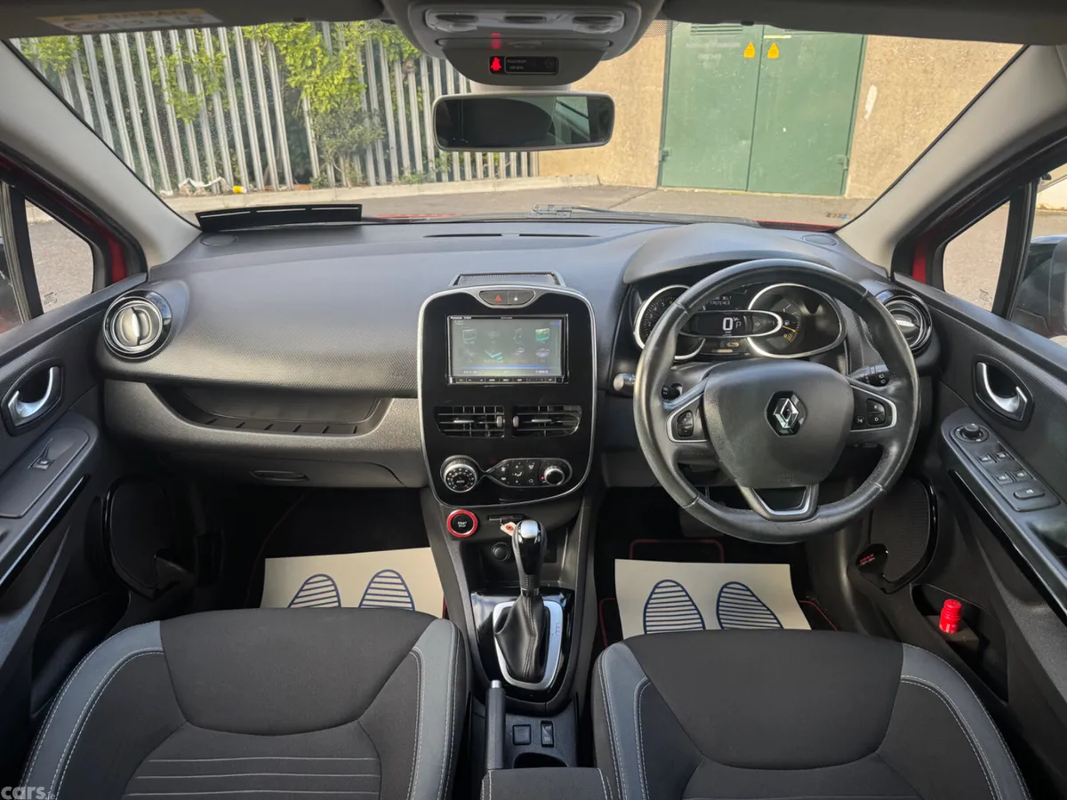 Renault Clio Hatchback, Petrol, 2016, Red