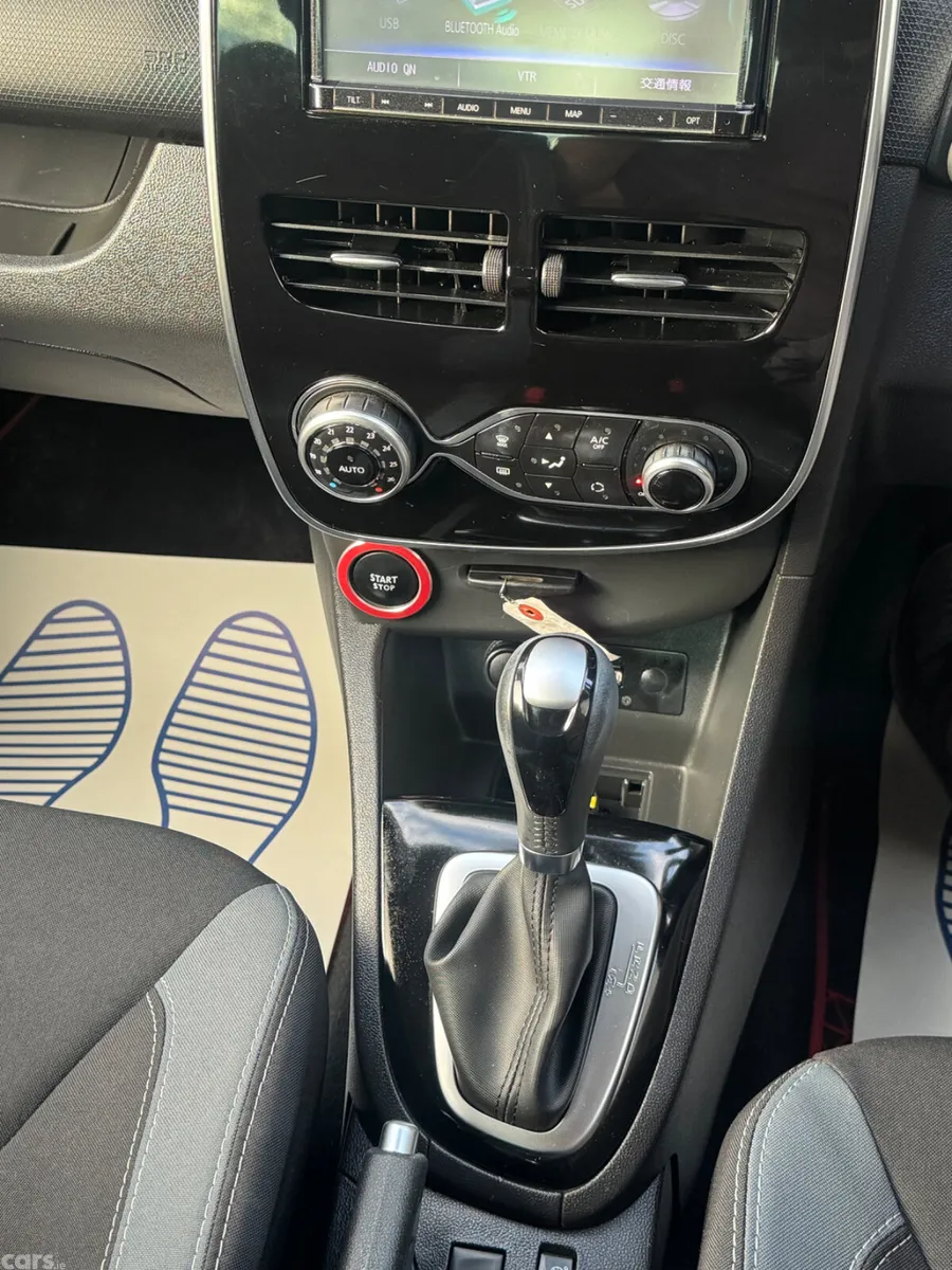 Renault Clio Hatchback, Petrol, 2016, Red
