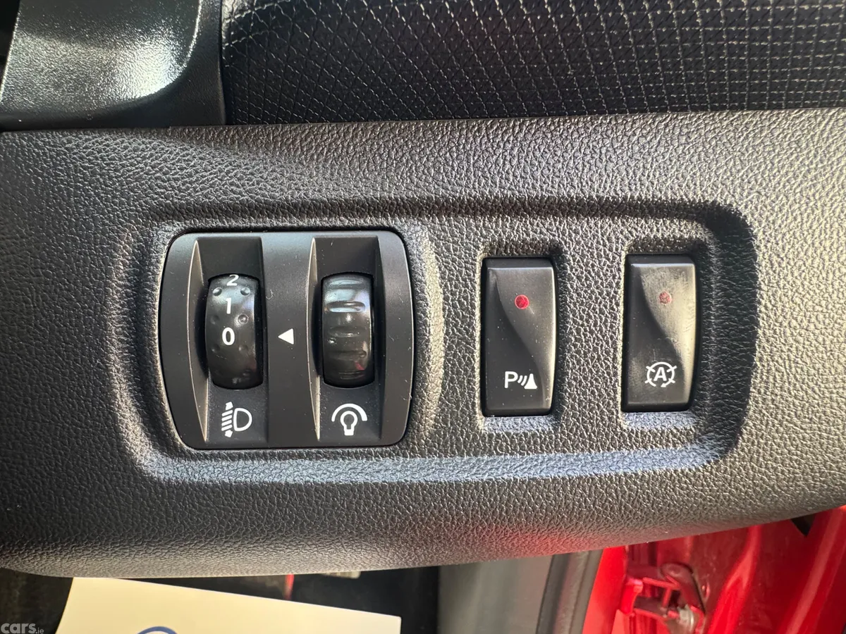 Renault Clio Hatchback, Petrol, 2016, Red