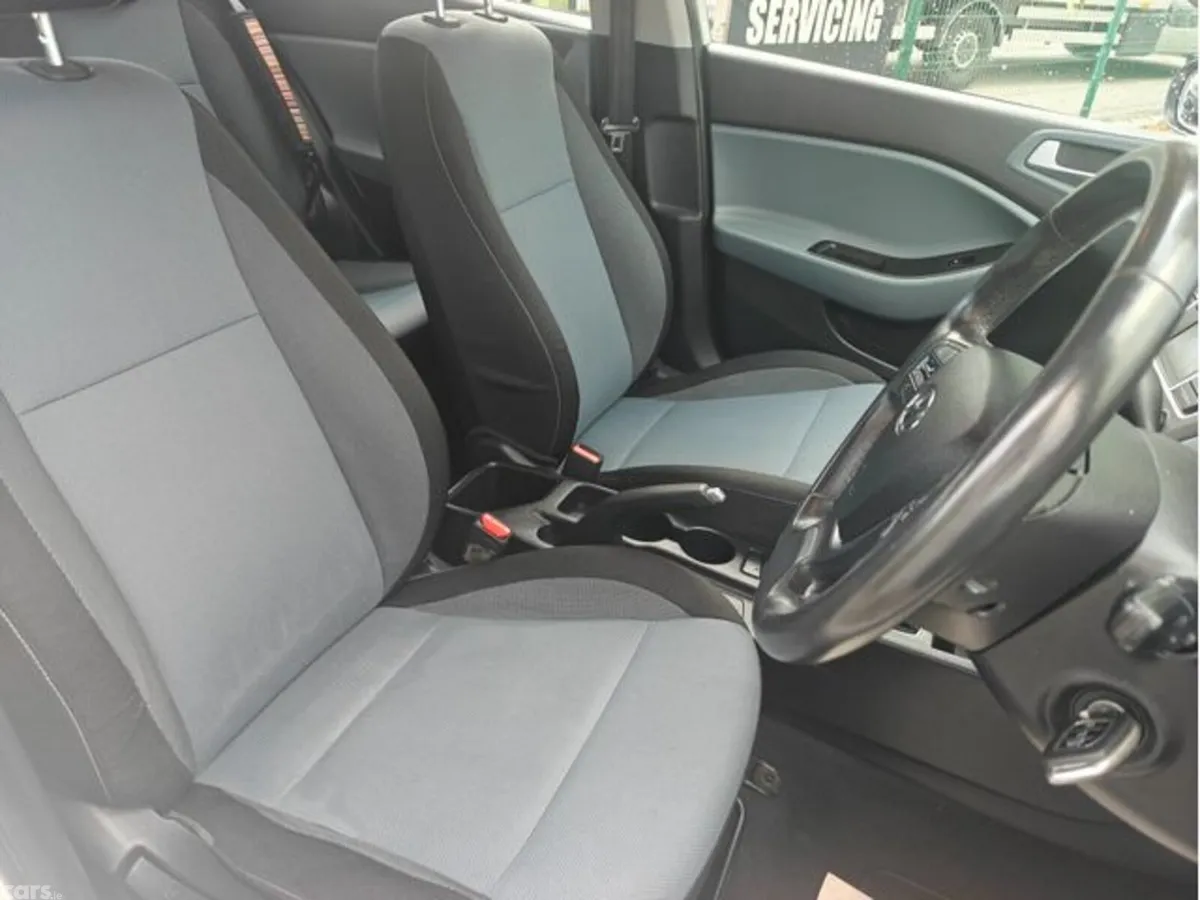 Hyundai i20 Hatchback, Diesel, 2017, White