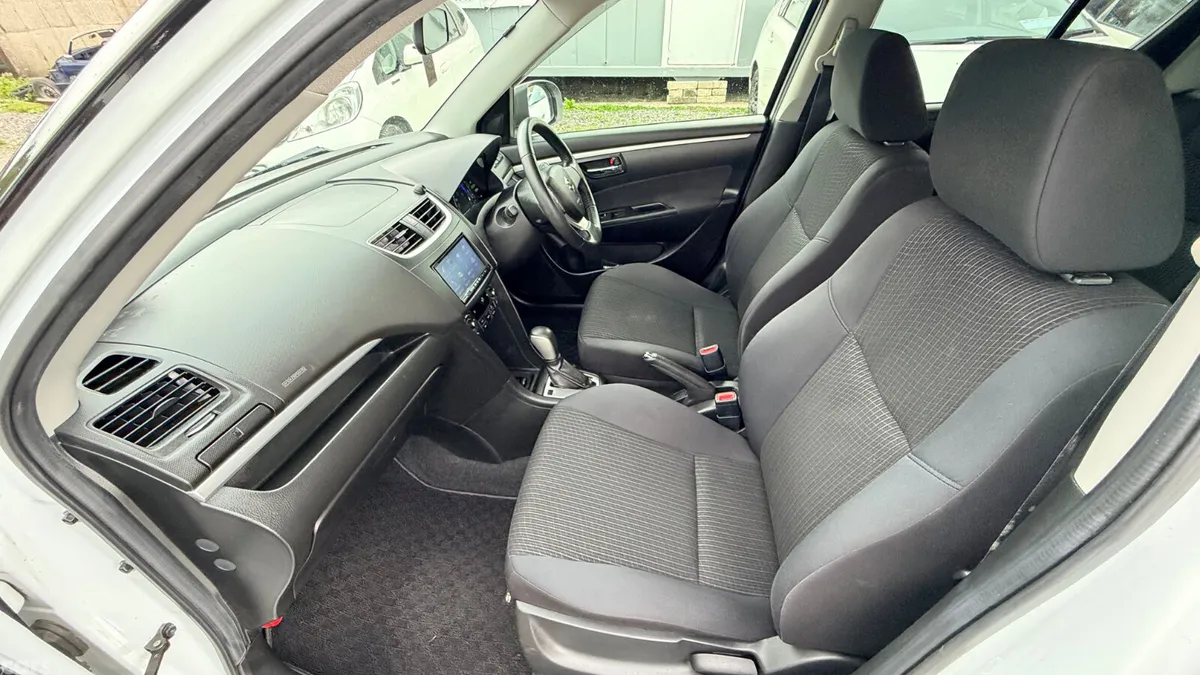 Suzuki Swift Hatchback, Petrol, 2014, White