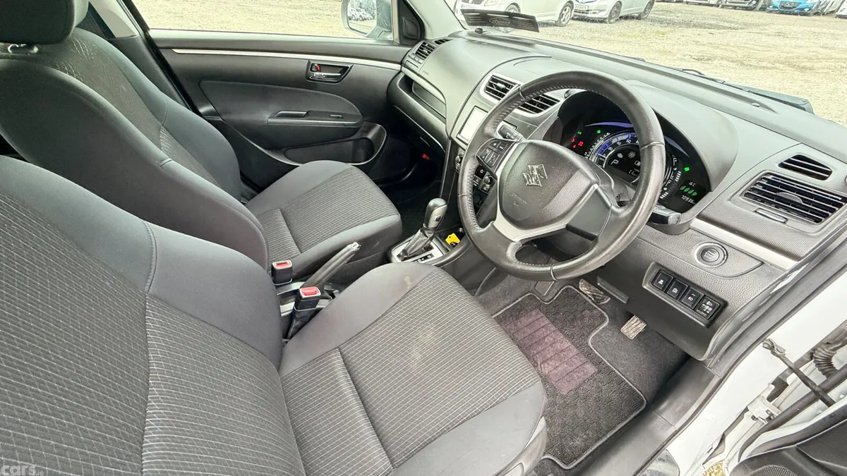 Suzuki Swift Hatchback, Petrol, 2014, White