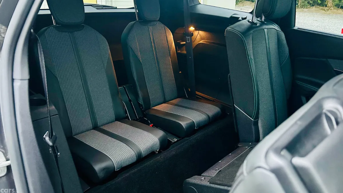Peugeot 5008 MPV, Diesel, 2021, Grey